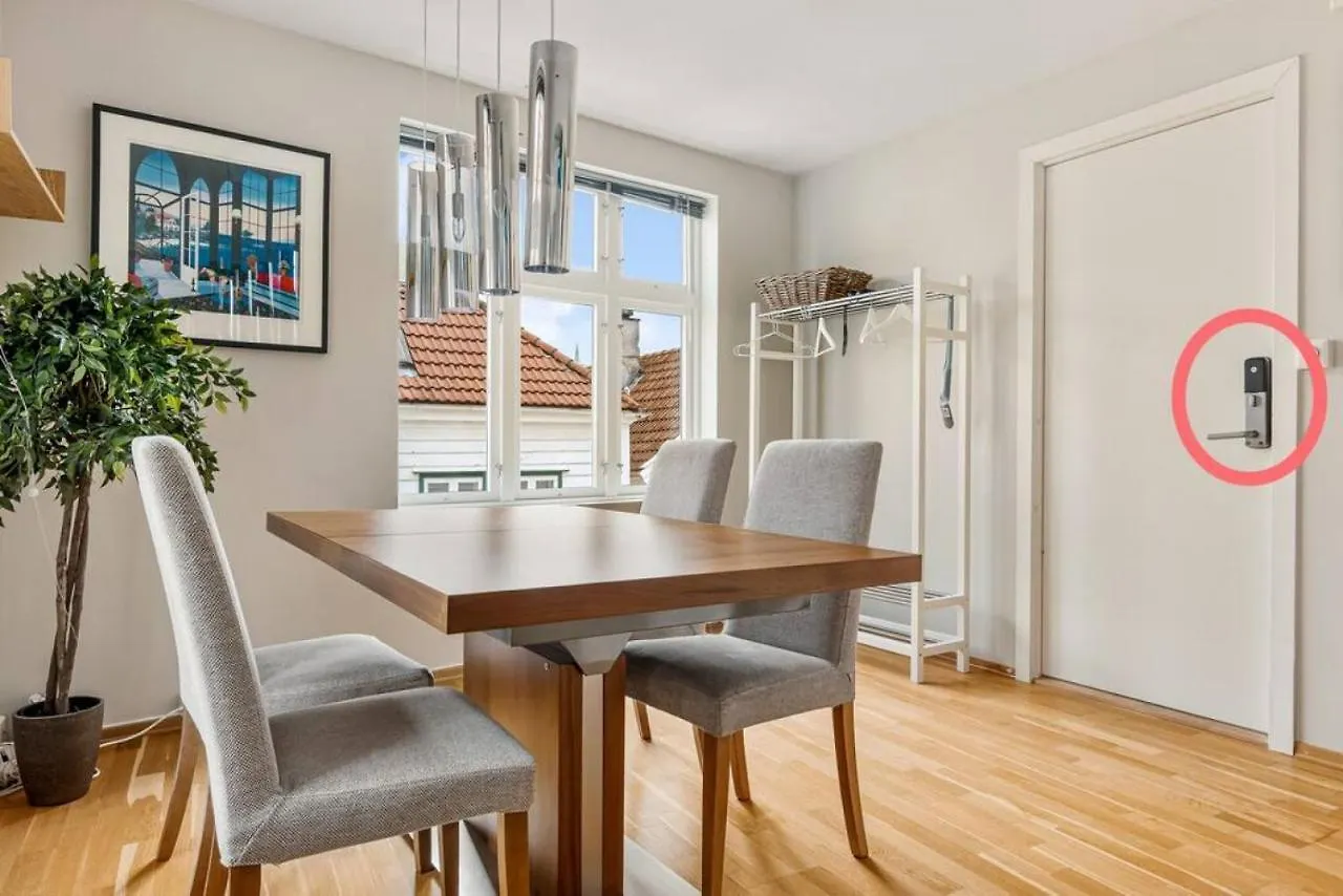 Dinbnb Apartments I Historical Two-Floor Apartment With Rooftop Panorama I 1645 Heritage Bergen Norway