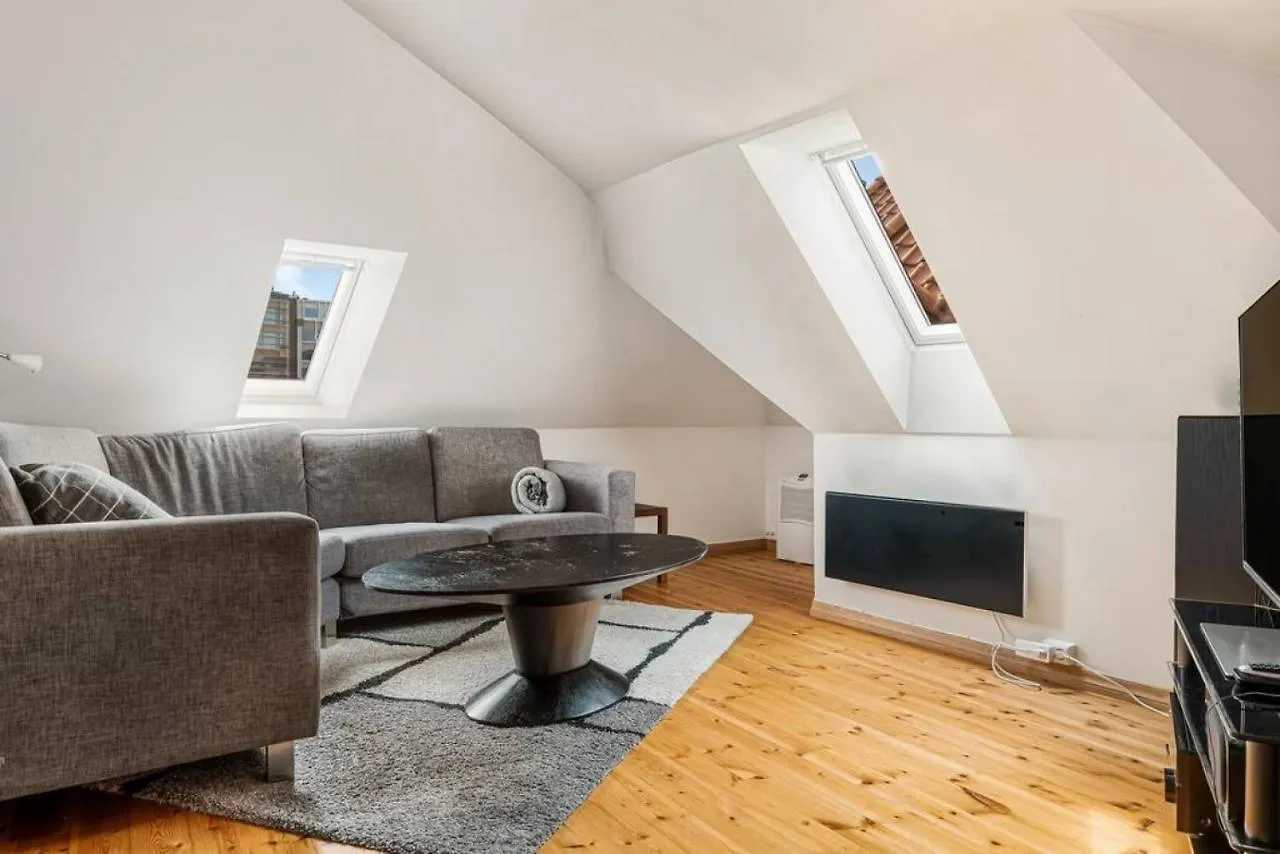 Dinbnb Apartments I Historical Two-Floor Apartment With Rooftop Panorama I 1645 Heritage Bergen