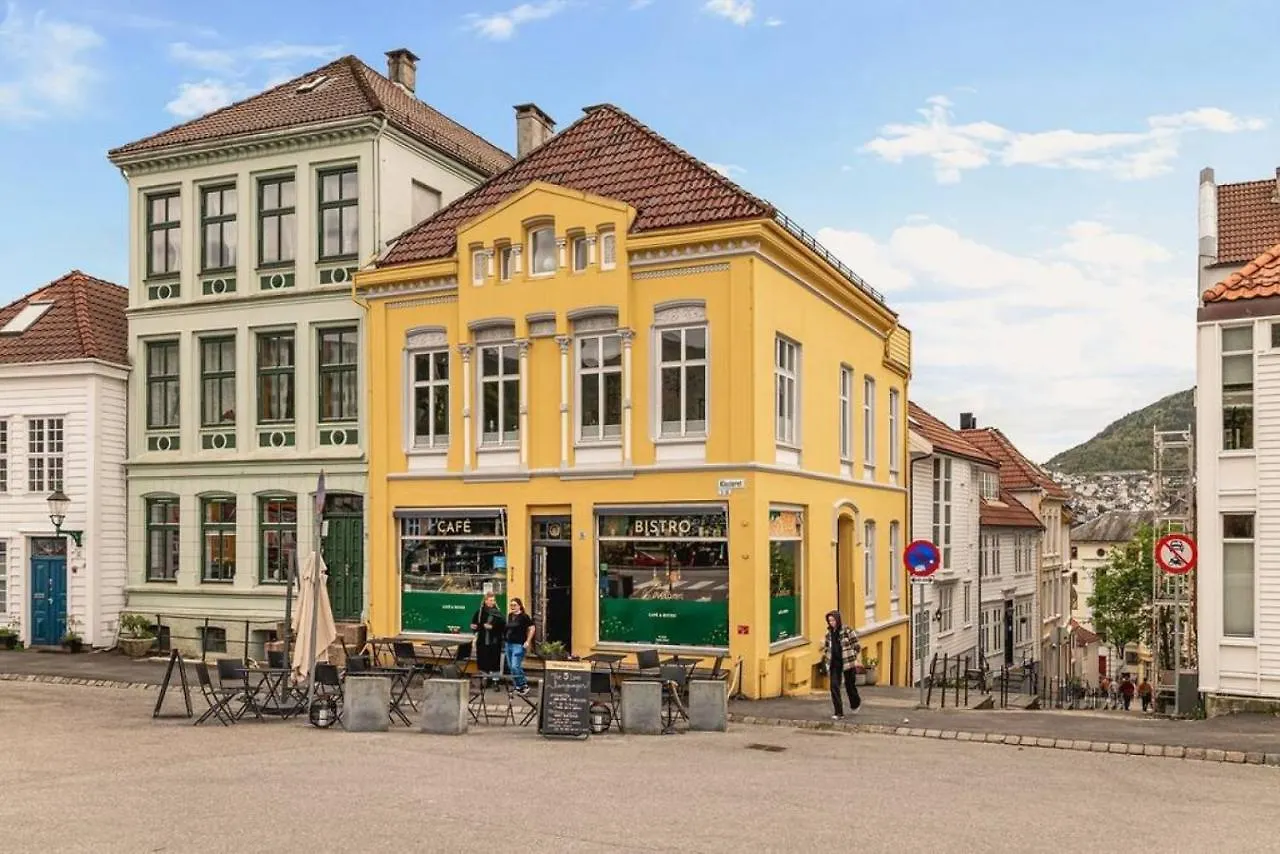 Dinbnb Apartments I Historical Two-Floor Apartment With Rooftop Panorama I 1645 Heritage Bergen