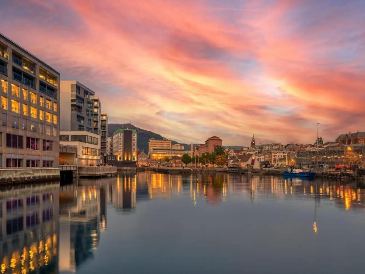Dinbnb Apartments I Historical Two-Floor Apartment With Rooftop Panorama I 1645 Heritage Bergen