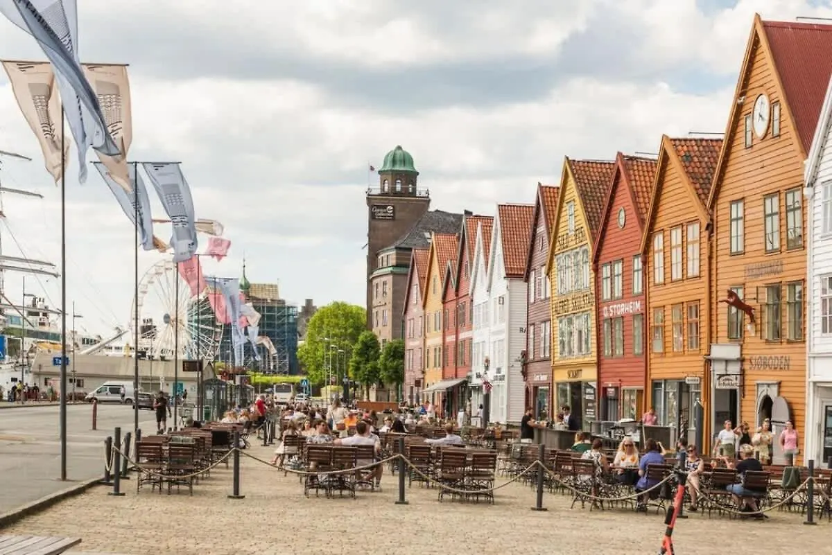 Dinbnb Apartments I Historical Two-Floor Apartment With Rooftop Panorama I 1645 Heritage Bergen Norway